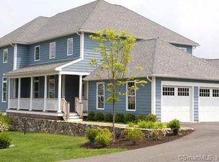 108 Periwinkle Dr #18, Middlebury, CT 06762