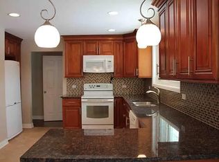 803 80th St, Downers Grove, IL 60516