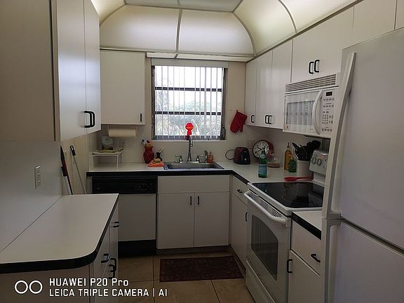 5th image of 2731 NE 14th St #319
