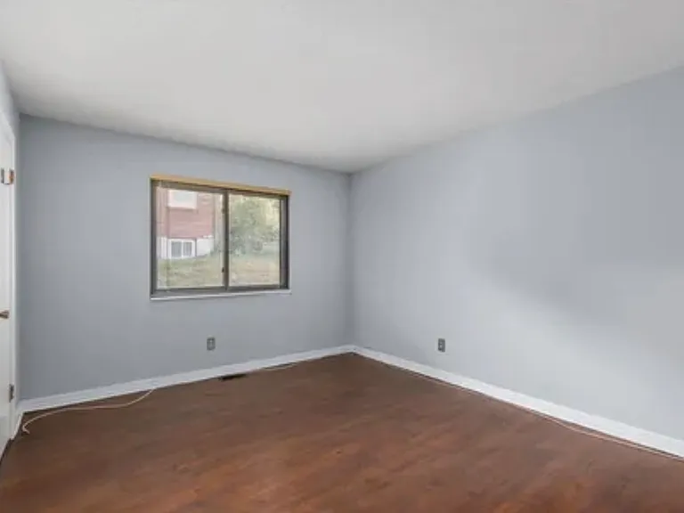 885 Lionsgate Dr — Photo 13