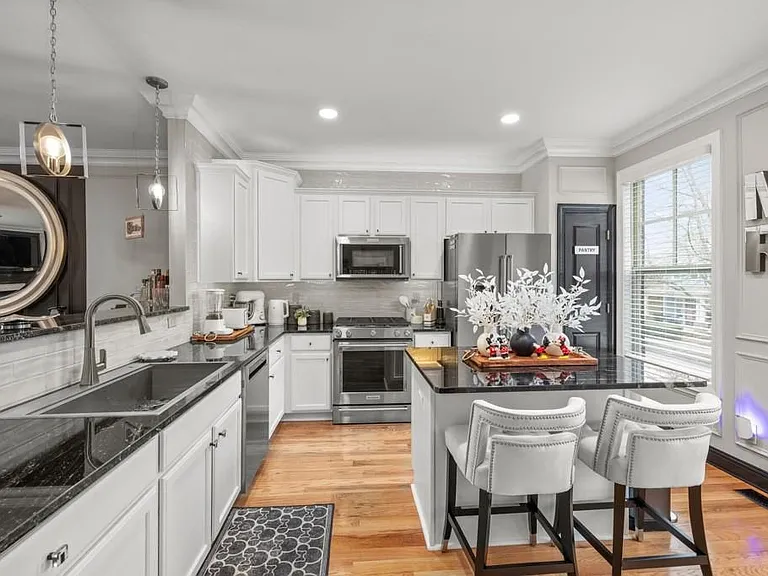9937 Mancunian Way — Photo 3