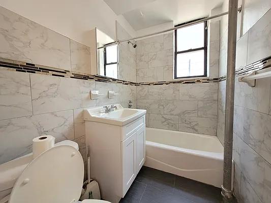Rented by Bruma Realty LLC | media 6