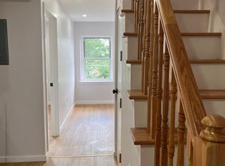 808 S 9th St FLOOR 3, Philadelphia, PA 19147