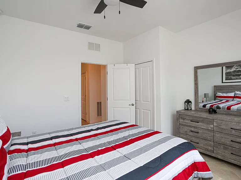 2155 Hamlin St — Photo 32