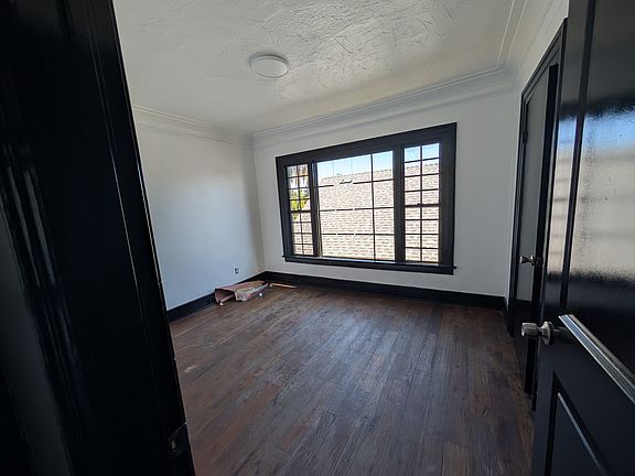 4th image of 4053 S Budlong Ave #1/2