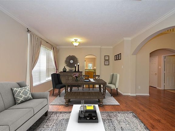3rd image of 810 Blakely Bend Dr
