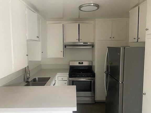 2nd image of 445 S Hudson Ave APT 2