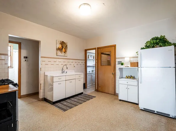 2656 South 9th STREET, Milwaukee, WI 53215