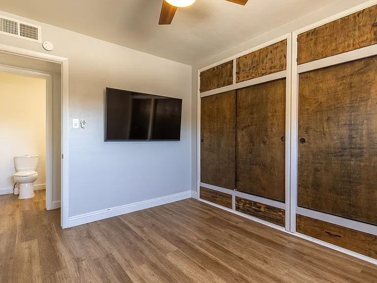 310 S D St — Photo 16