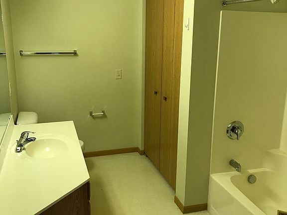 5th image of 202 Prairie Heights Dr APT 207