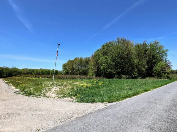 59070 Benny Ct #6, Grand Junction, MI 49056