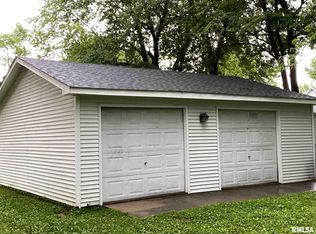 822 E Esther St, Taylorville, IL 62568