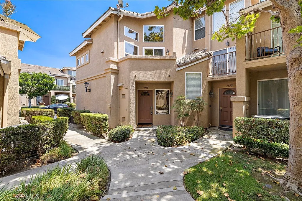 3 bed, 1363 sqft, $3,600 — Photo 2