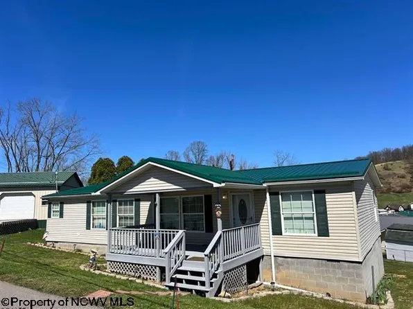 10 Edmond St, West Union, WV 26456