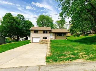 35 Crown Rd, Council Bluffs, IA 51503