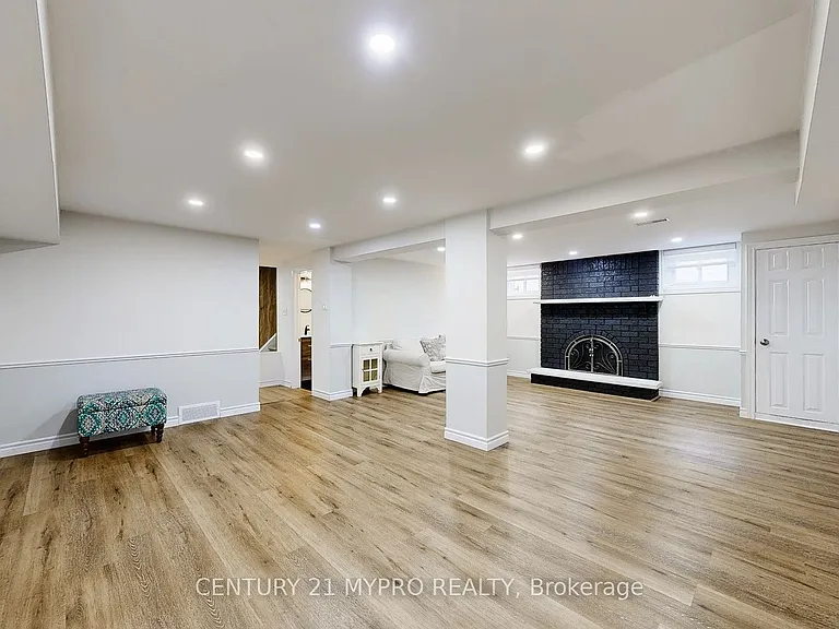 56 Bailey Cres #BASEMENT — Photo 4