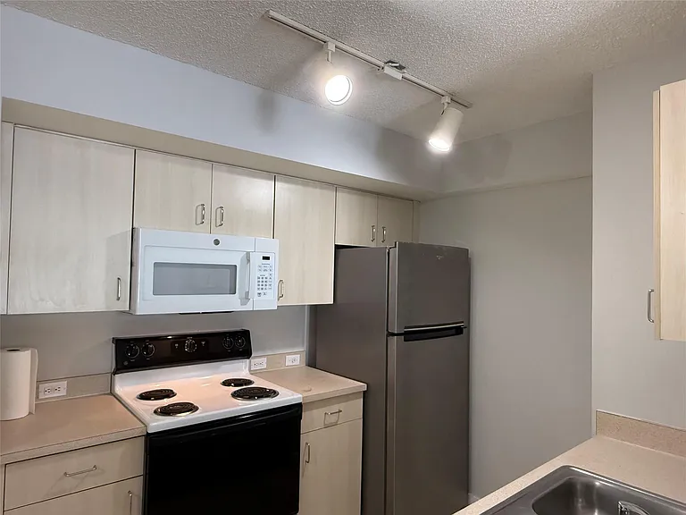 11165 SW 6th St #204 — Photo 15
