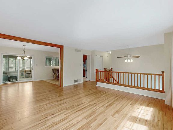 4th image of 2S155 Glen Ave