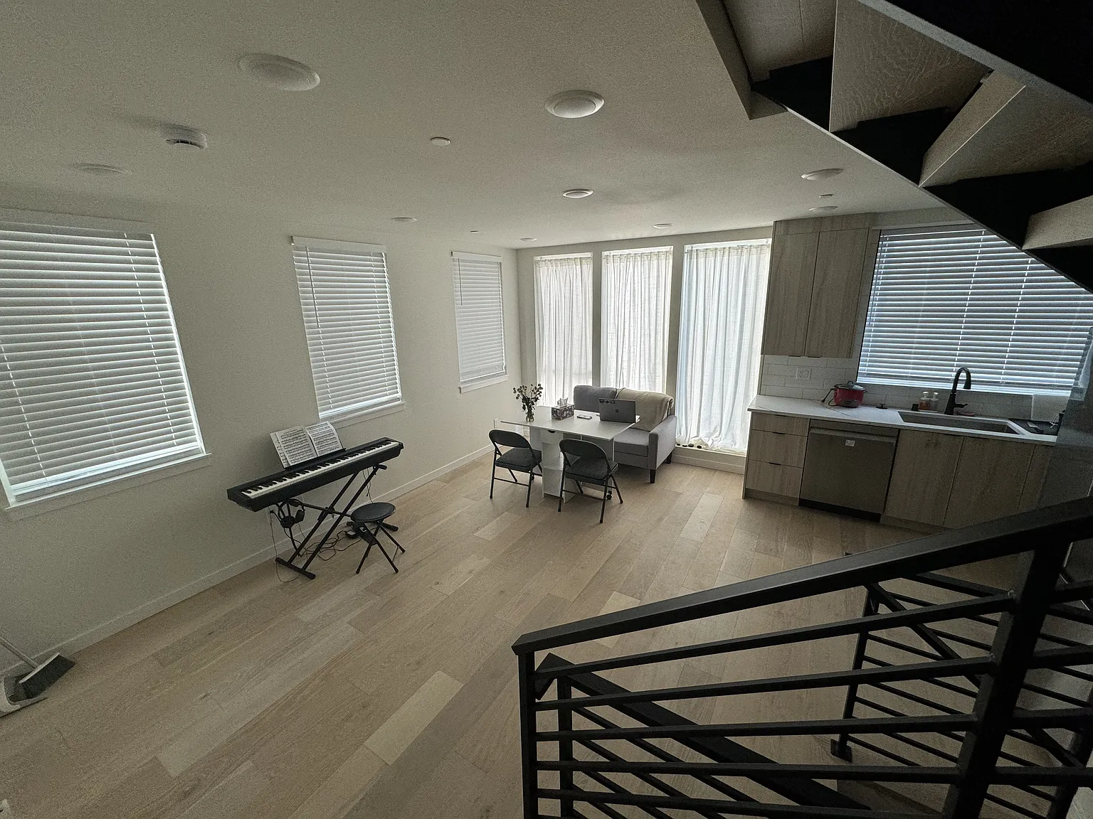 2 bed, 1630 sqft, $3,300 — Photo 2