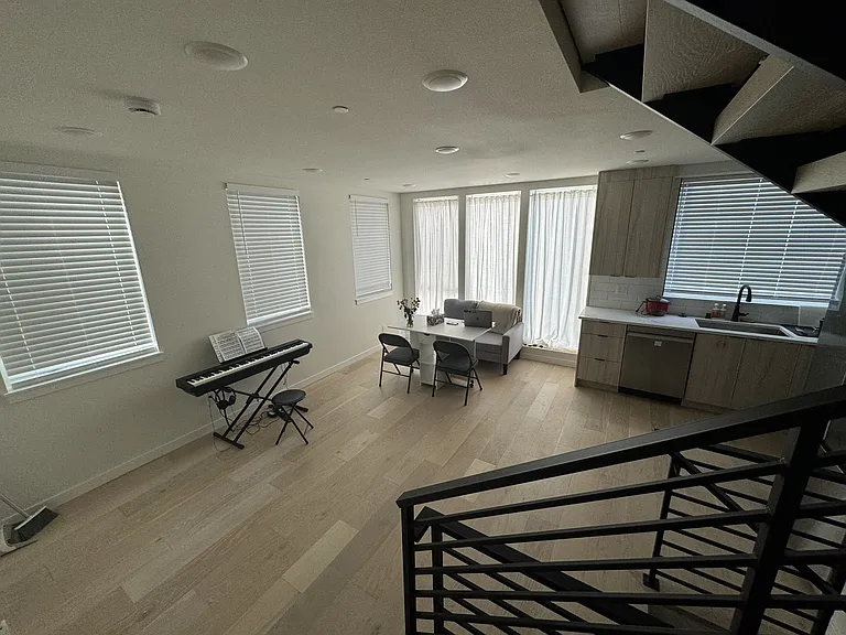 2029 Yale Ave E #C — Photo 2