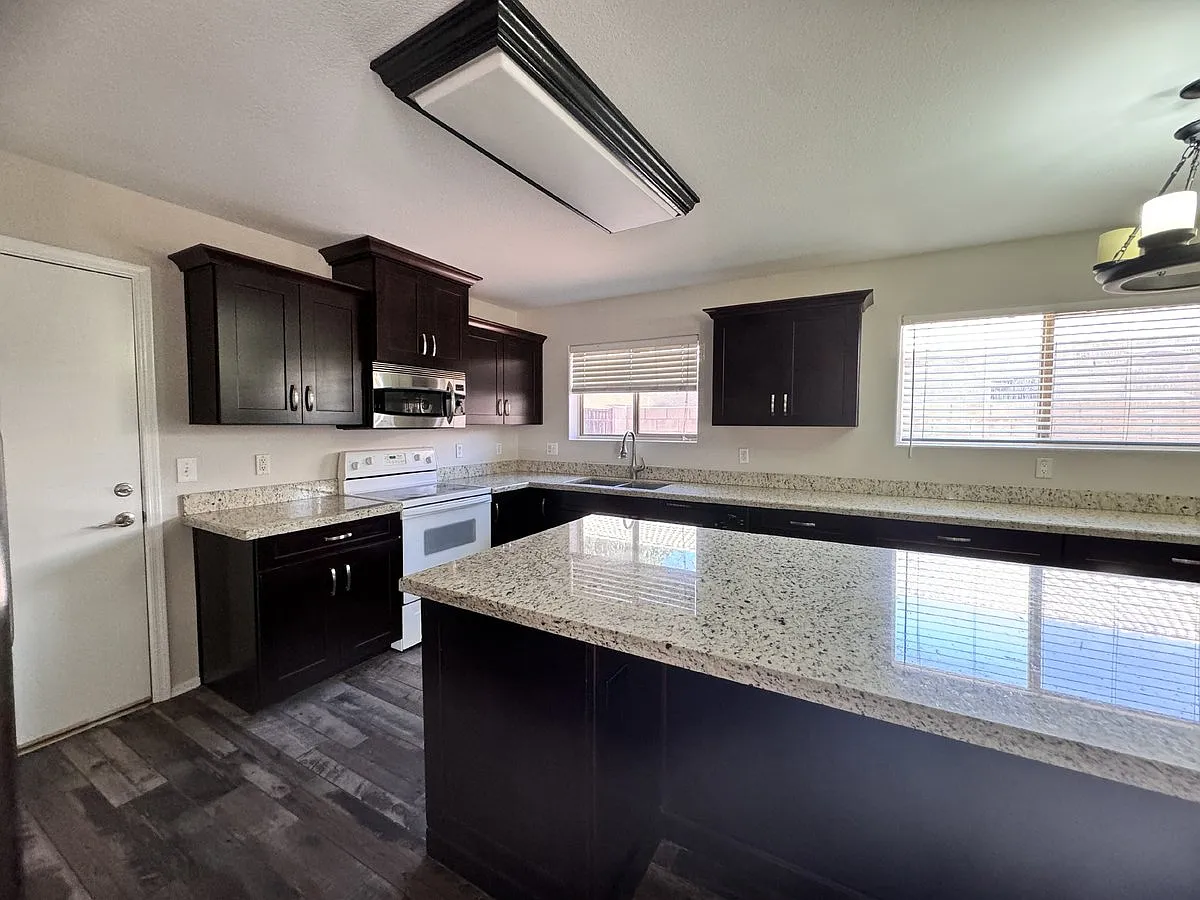 9138 West Ross Avenue — Photo 2