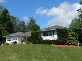 2 Somerset Dr, Endicott, NY 13760