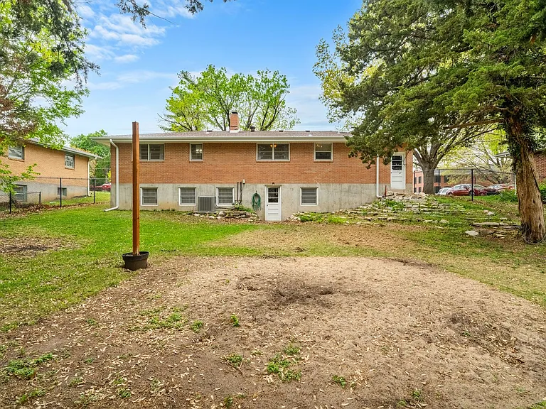 1416 University Dr — Photo 31