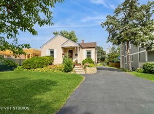 915 N Vail Ave, Arlington Heights, IL 60004