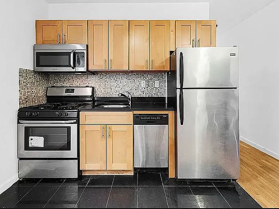 3rd image of 101 Delancey St APT 2A