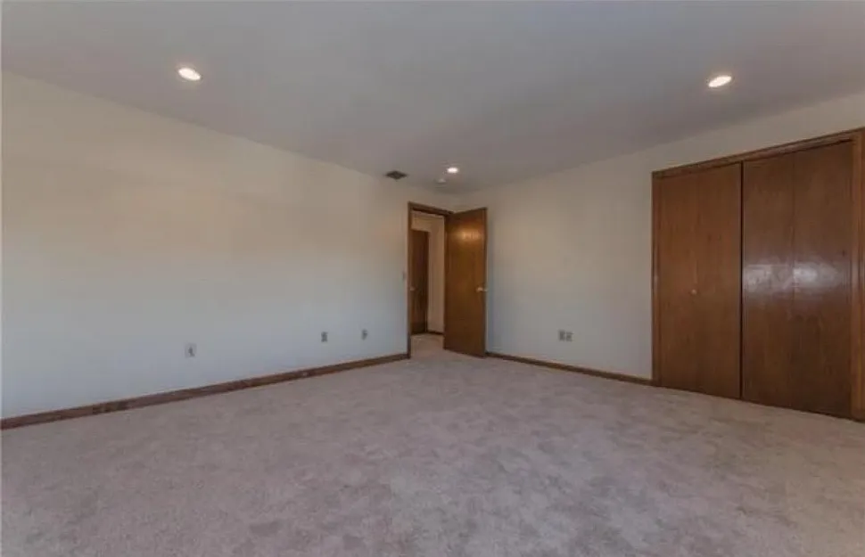 2 bed, 1.5 bath, 1310 sqft, $2,100 — Photo 4