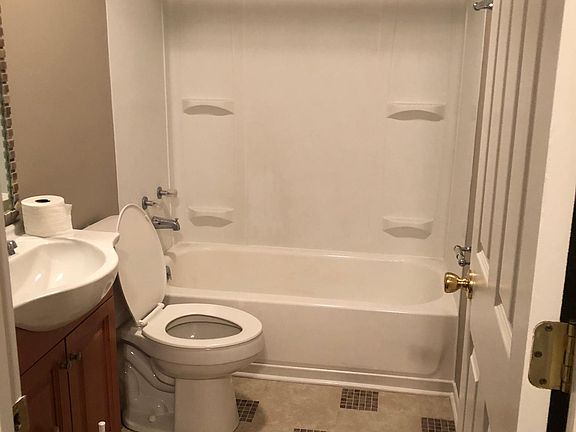 5th image of 605 Milton Ave