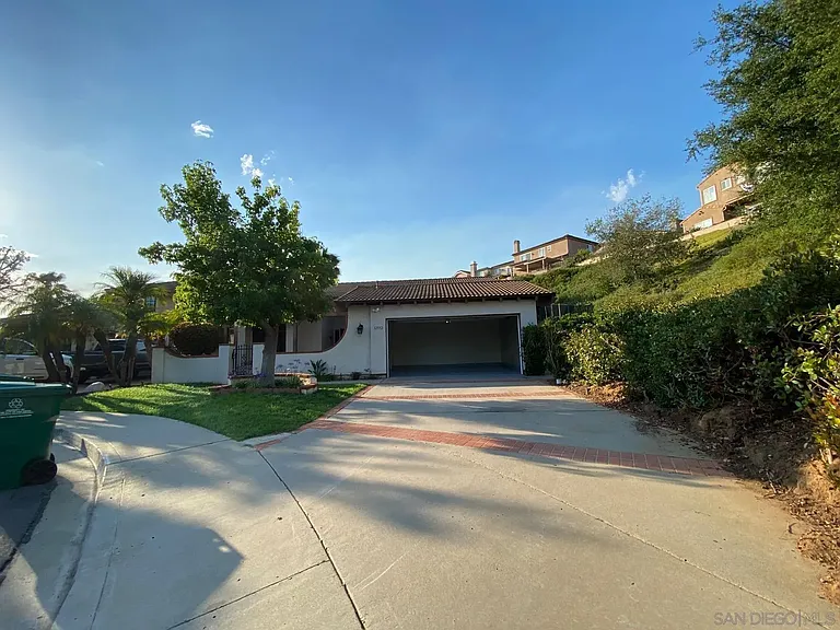 12592 Heatherfield Ln — Photo 3