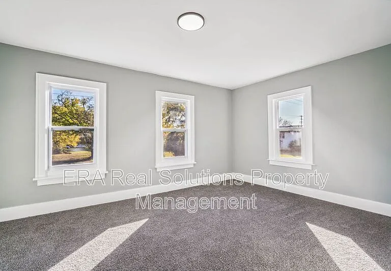 105 Rodgers Ave — Photo 32