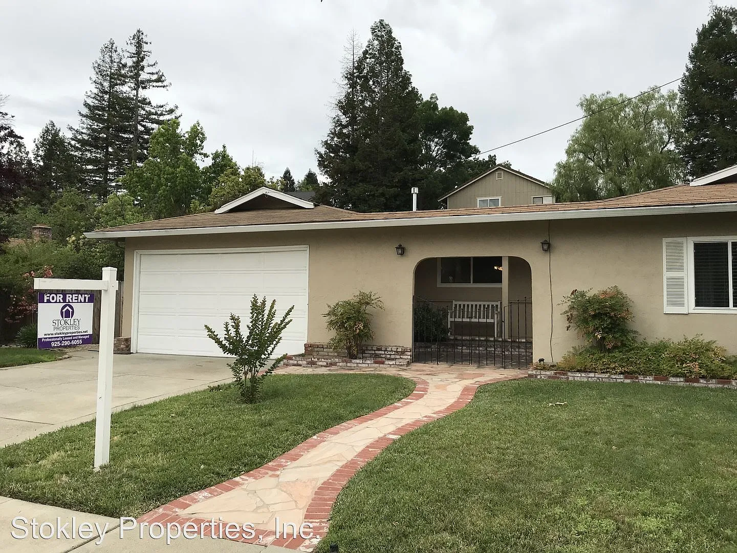 243 Croyden Dr photo 1