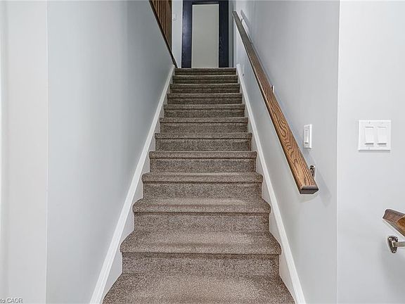 5th image of 39 Russett Dr