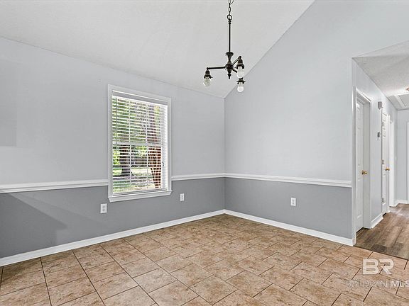 5th image of 33621 Rosalia Ave