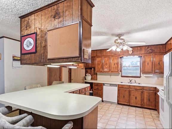 2nd image of 5820 Alta Vista Dr