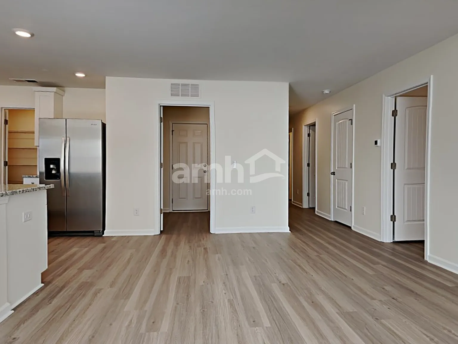 3 bed, 2.0 bath, 1601 sqft, $2,165 — Photo 4