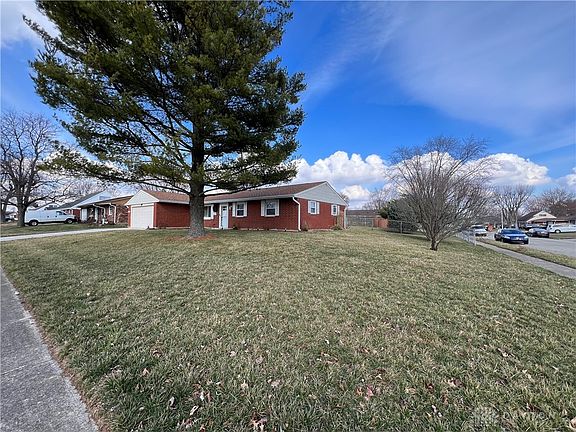 3rd image of 667 Dakota Dr