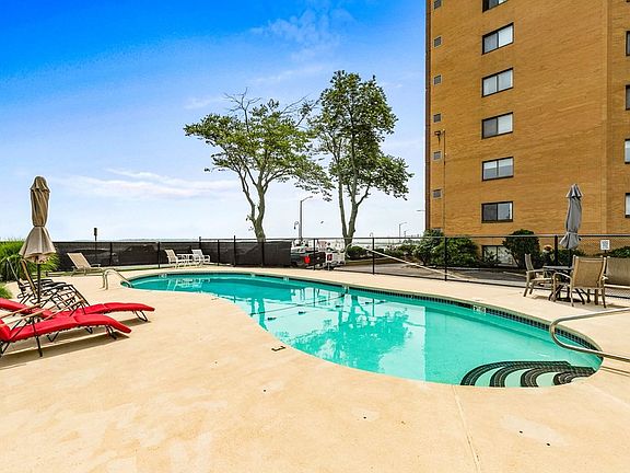 3rd image of 295 Lynn Shore Dr APT 101