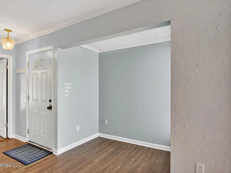 223 Highpoint Dr — Photo 14