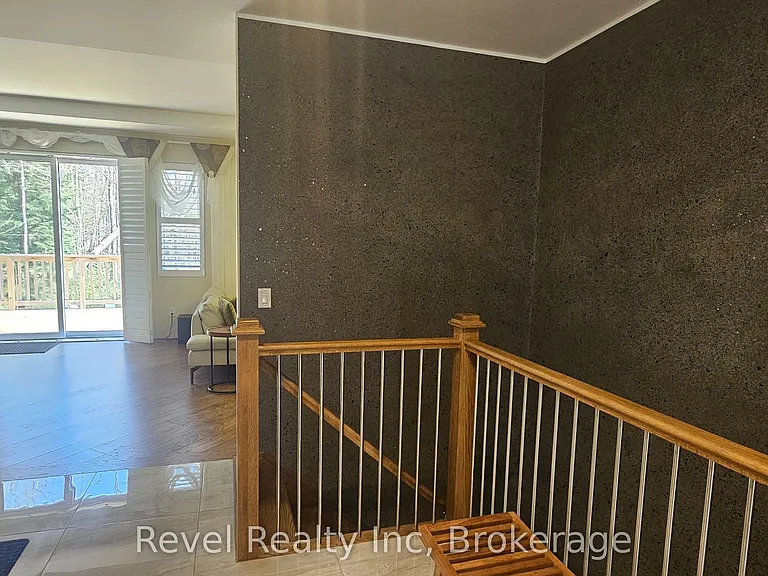 146 Moreau Pkwy — Photo 13