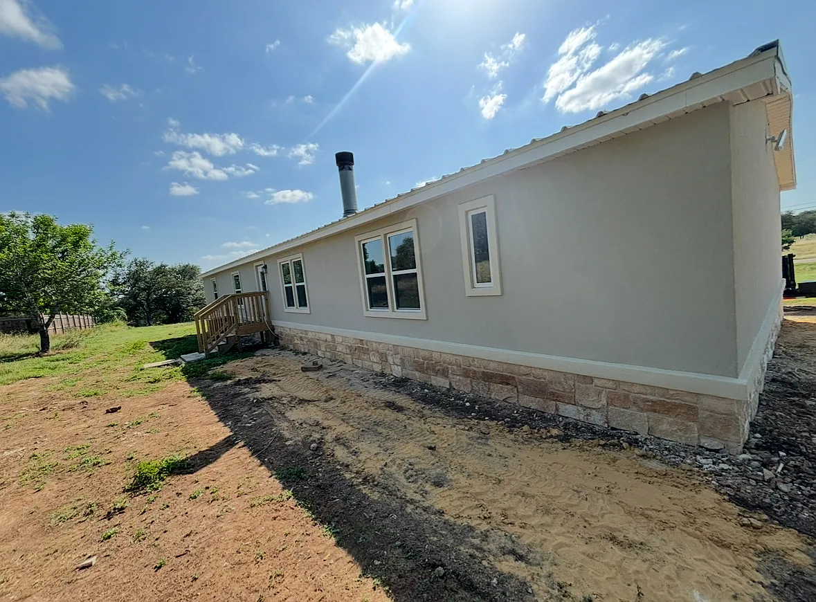 4 bed, 2052 sqft, $2,000 — Photo 2