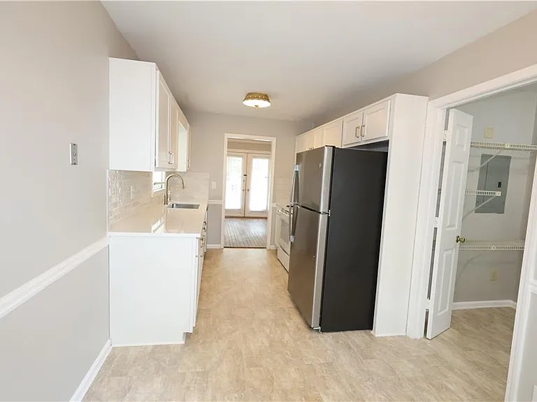 1359 Oakengate Dr — Photo 2