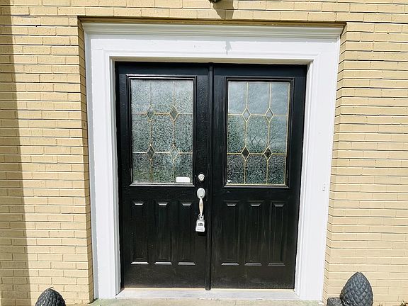 3rd image of 6915 Birdie Ln