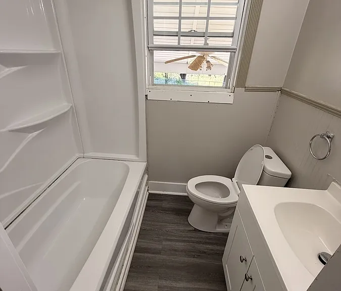 25 Louise Ave — Photo 4