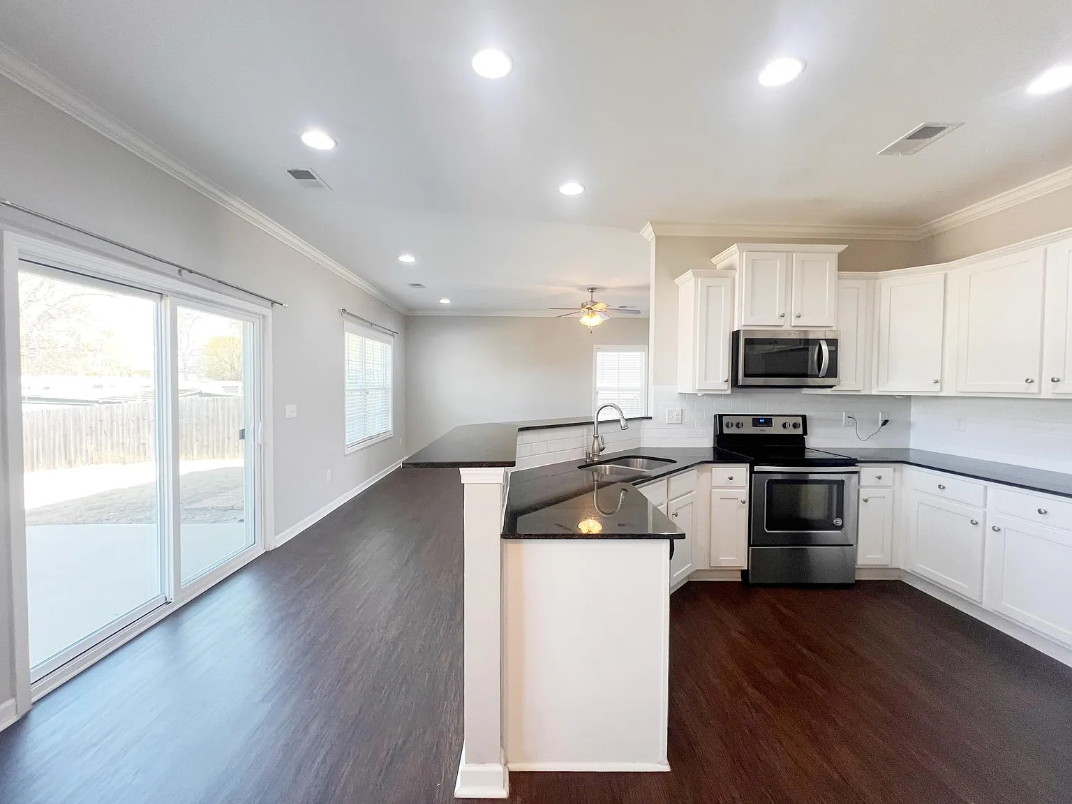 4 bed, 2.5 bath, 2175 sqft, $2,300 — Photo 3