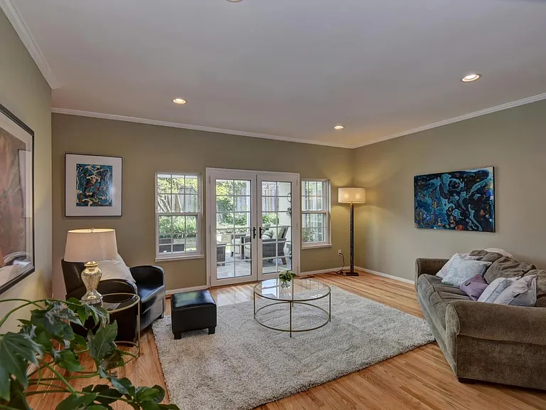 416 Hershner Way — Photo 3