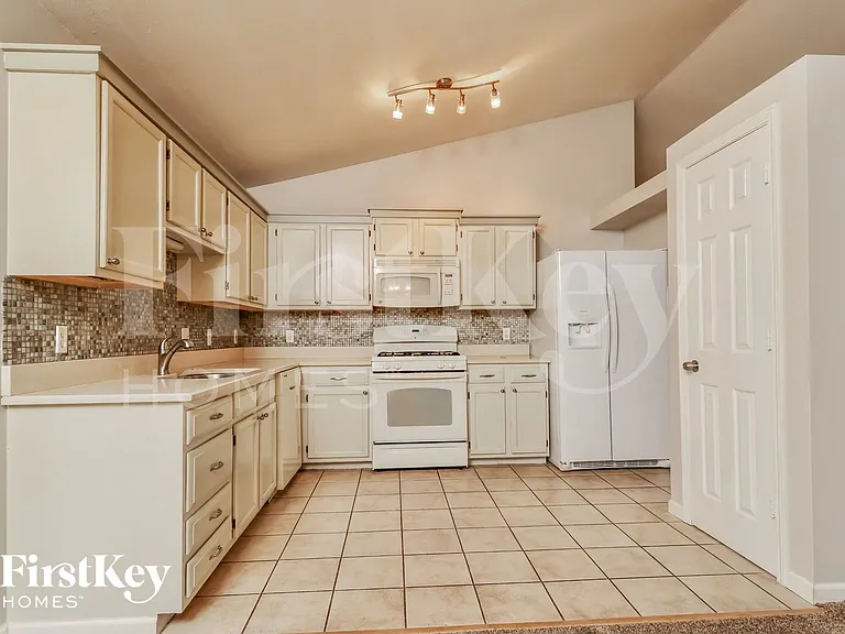 1831 Florine Ct — Photo 7