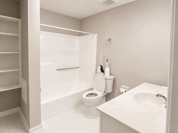 250 Castle Dr #B, West Columbia, SC 29169